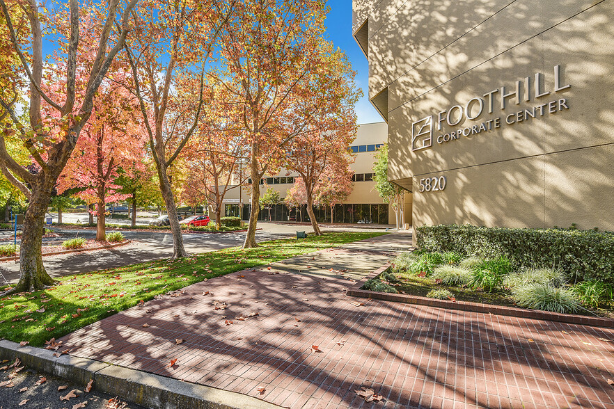 5820 Stoneridge Mall Rd, Pleasanton, CA for lease - Building Photo - Image 2 of 4