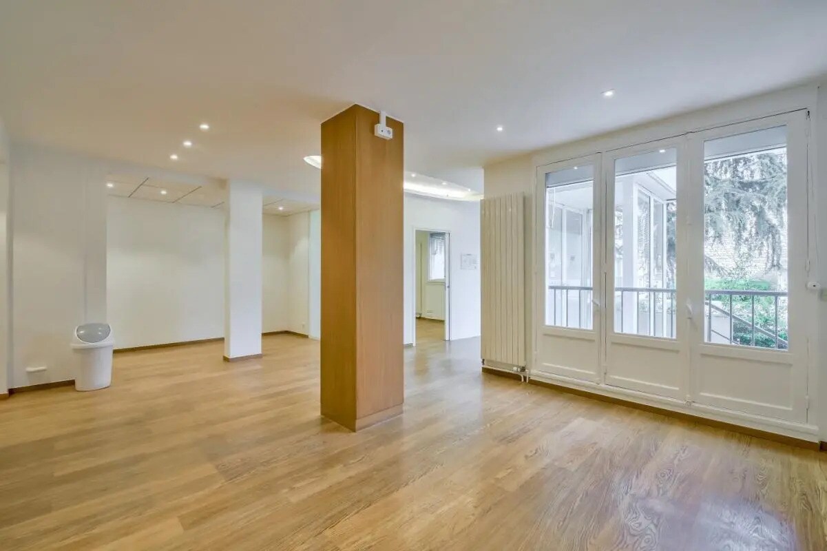 Office in Paris for lease Building Photo- Image 1 of 9