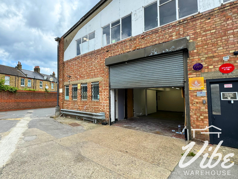 38 Crawley rd, London for lease - Building Photo - Image 1 of 6