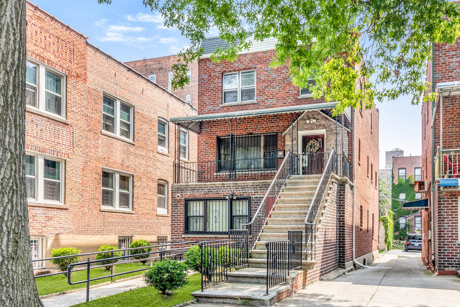 2452 Bronx Park E, Bronx, NY for sale Primary Photo- Image 1 of 1