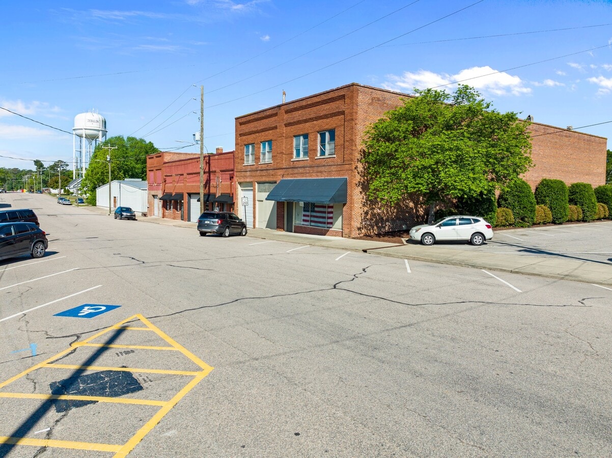 120 W Vance St, Zebulon, NC 27597