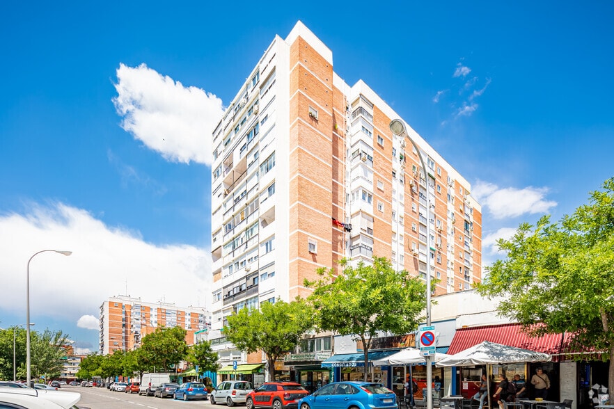 Calle de Melchor Fernández Almagro, 76, Madrid, Madrid for lease - Building Photo - Image 2 of 2