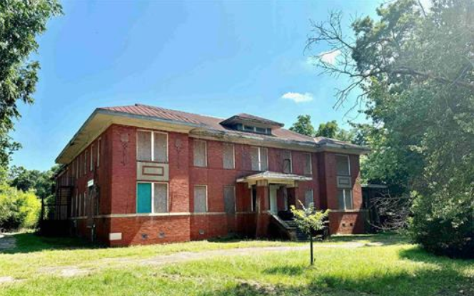 130 W Dodson St, Americus, GA for sale - Primary Photo - Image 1 of 5