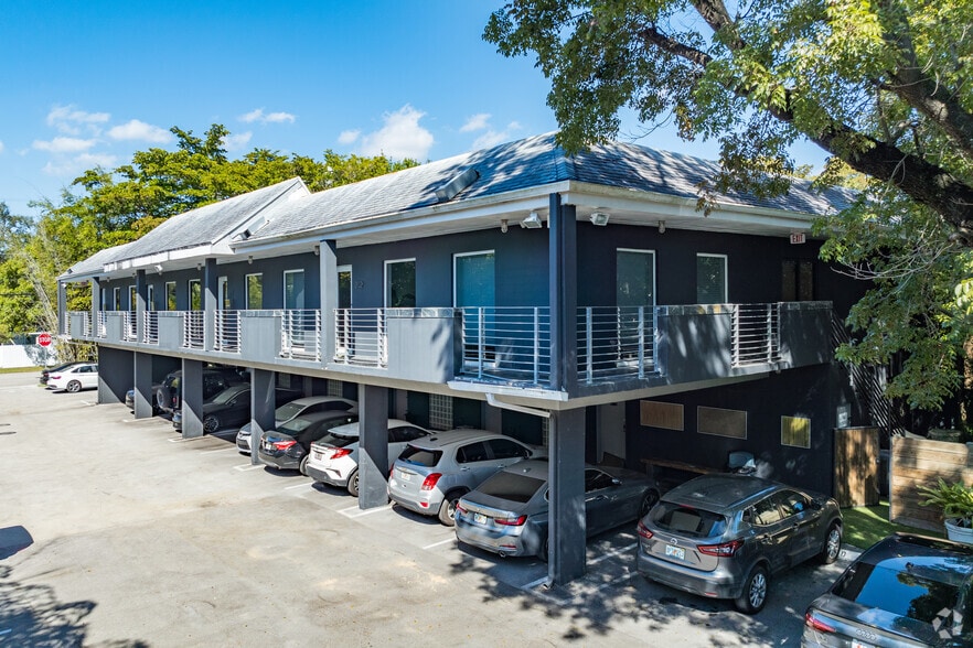 6330 Manor Ln, South Miami, FL for lease - Building Photo - Image 3 of 7