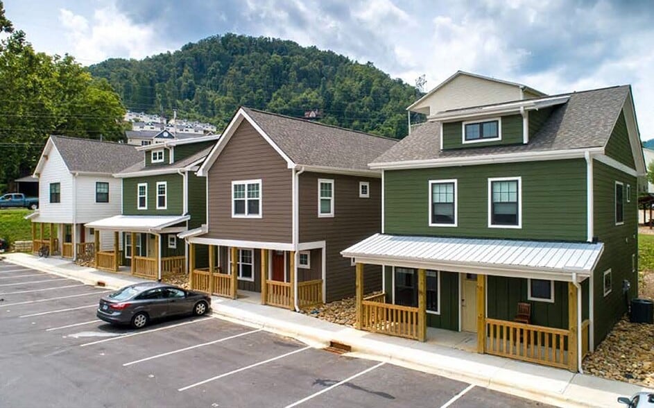 4616 Little Savannah Rd, Cullowhee, NC for sale - Building Photo - Image 2 of 42