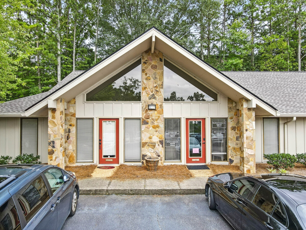 11285 Elkins Rd, Roswell, GA 30076 - Unit B3 -  - Interior Photo - Image 1 of 38