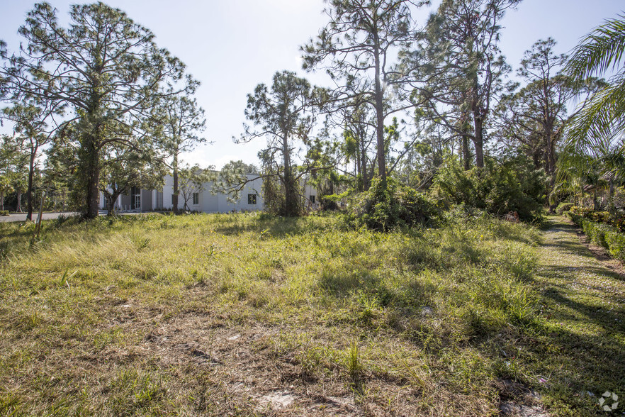 4426 Tamiami Trl E, Naples, FL for sale - Primary Photo - Image 1 of 12