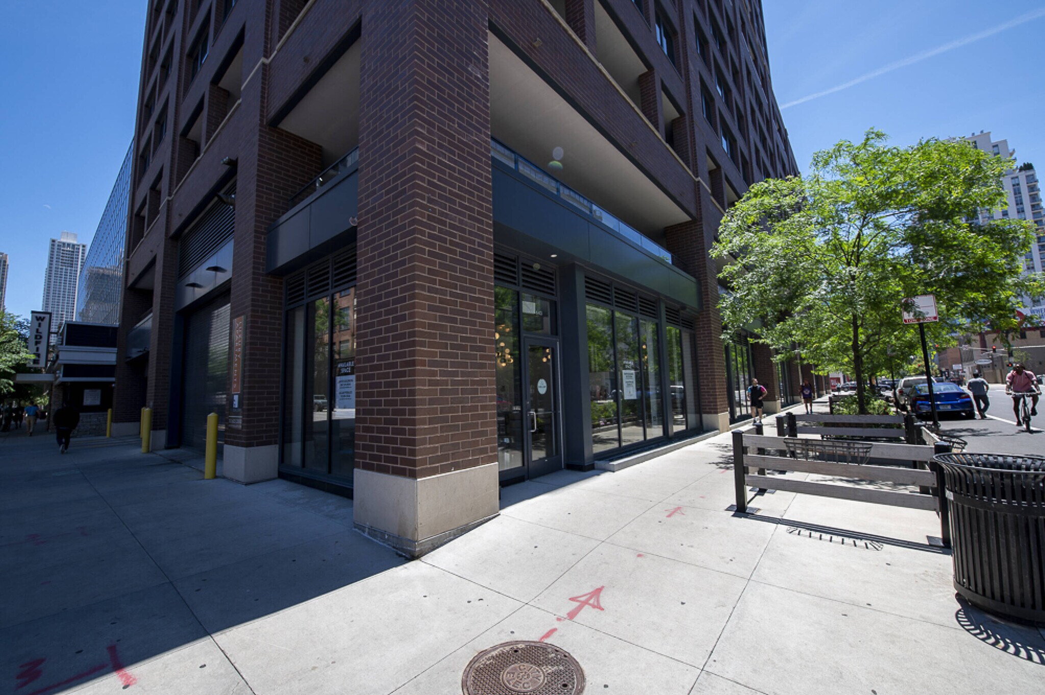 637-643 N Wells St, Chicago, IL for lease Building Photo- Image 1 of 11
