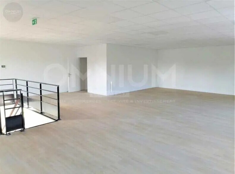 Office in Villefontaine for lease - Interior Photo - Image 3 of 5