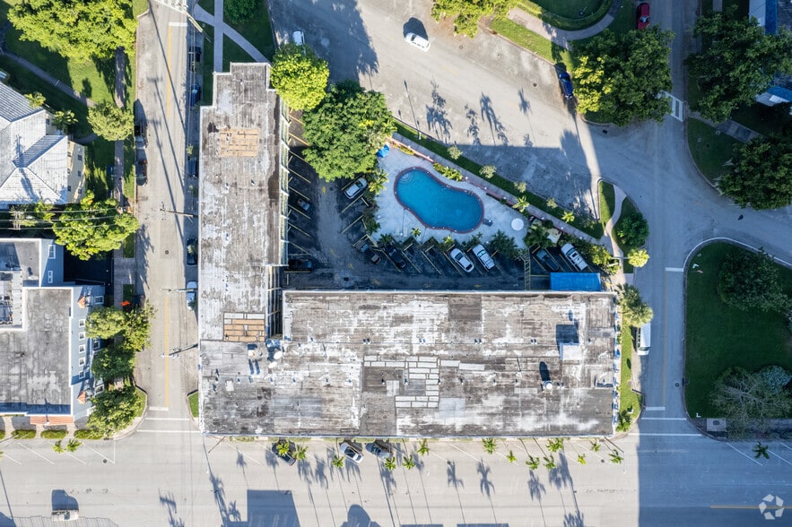 1111 Ponce de Leon Blvd, Coral Gables, FL for sale - Building Photo - Image 3 of 5