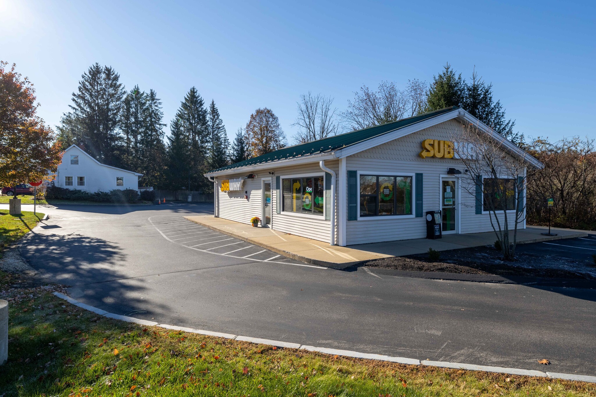 79 Perkins Rd, Londonderry, NH for sale Primary Photo- Image 1 of 1