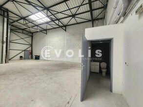 36 Rue Champ Dolin, Saint-Priest for lease Interior Photo- Image 1 of 13