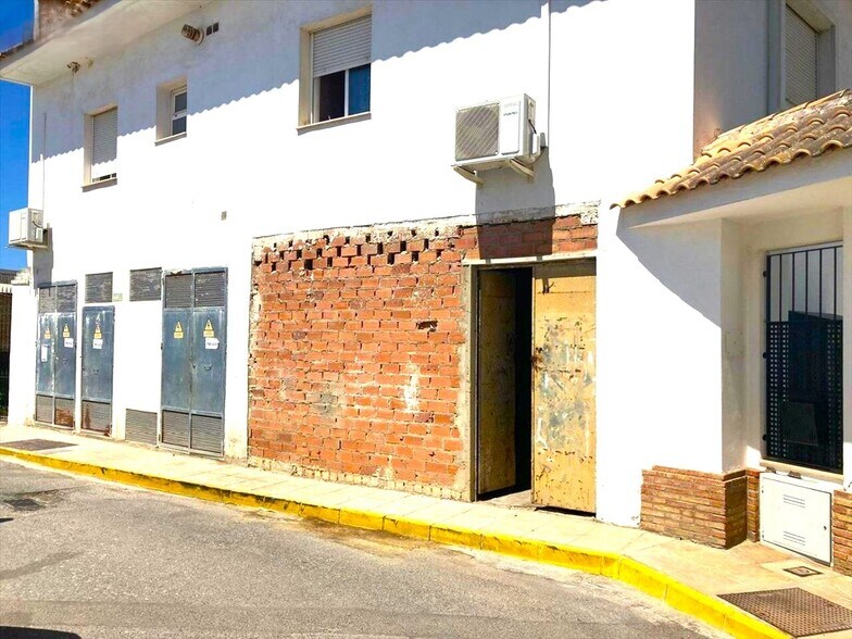 Retail in Sanlúcar la Mayor for sale - Building Photo - Image 2 of 17