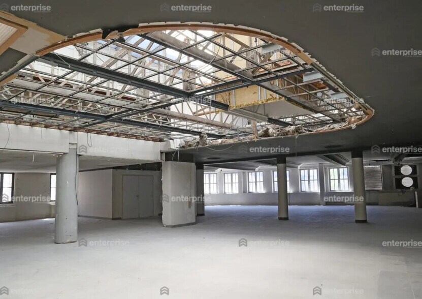 Office in Amiens for lease - Interior Photo - Image 3 of 6