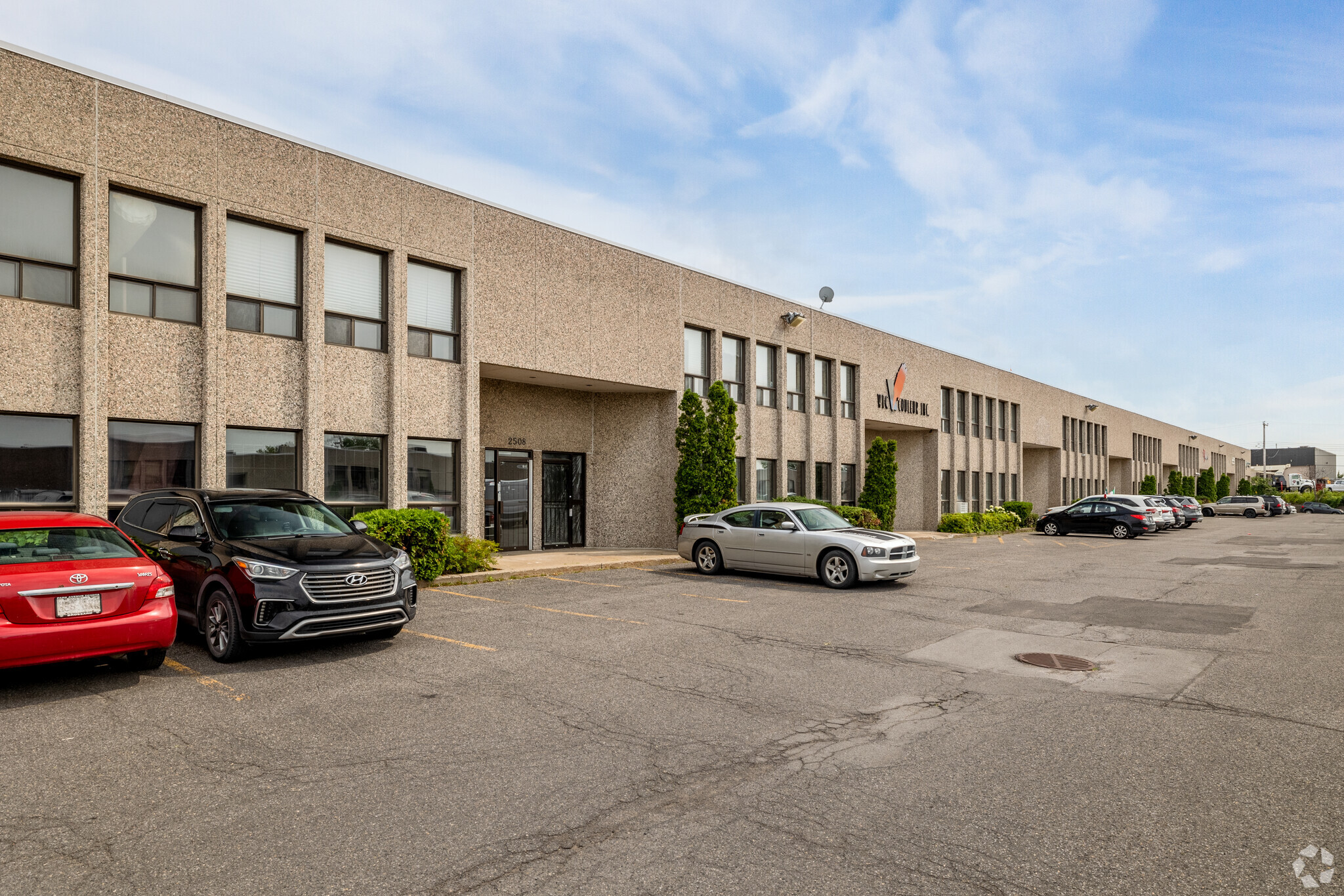 2502-2522 Rue Lapierre, Montréal, QC for lease Primary Photo- Image 1 of 8