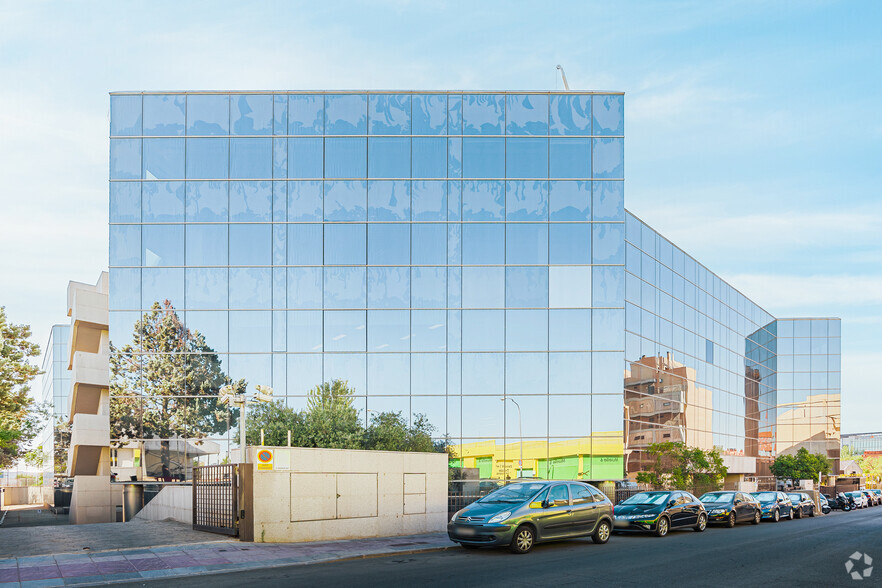 Calle Trespaderne, 10, Madrid, Madrid for lease - Primary Photo - Image 1 of 9