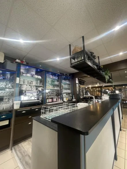 Retail in Giffaumont-Champaubert for sale - Interior Photo - Image 1 of 5