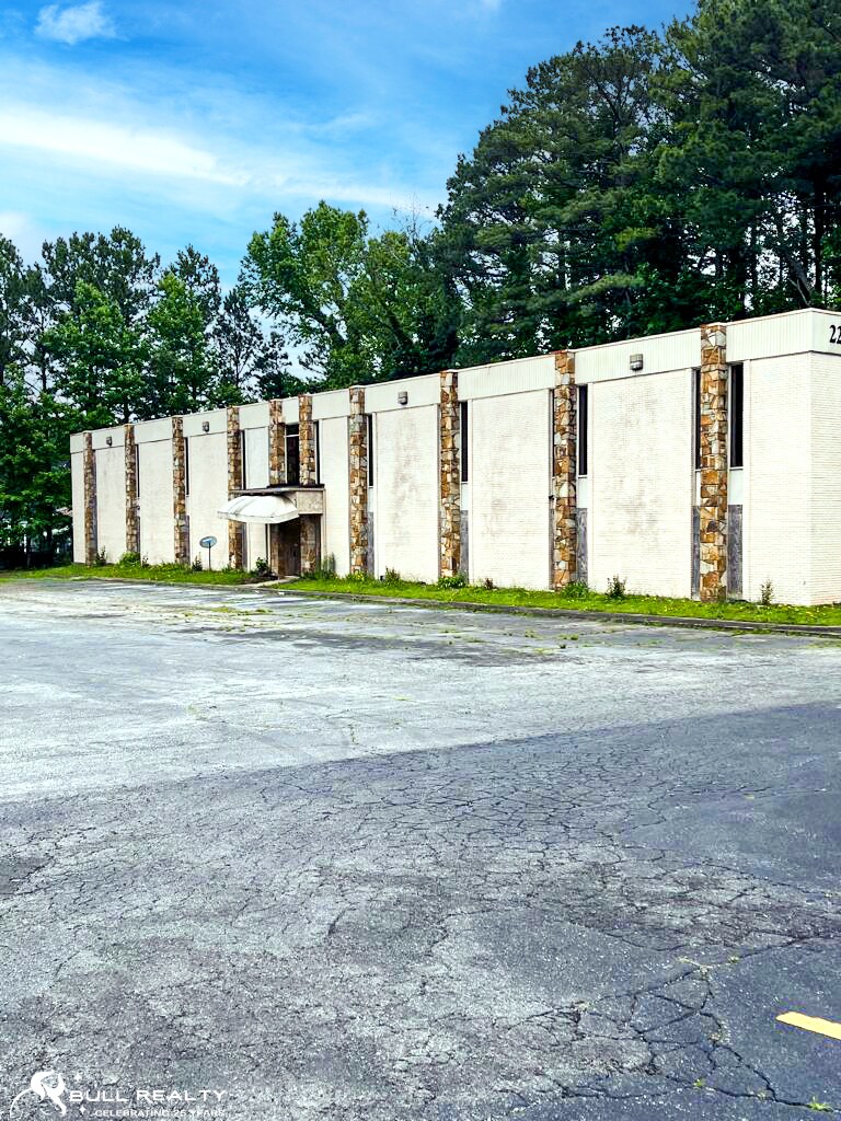 2227 Godby Rd, Atlanta, GA 30349 ± 20,000 SF Office Building Near ATL
