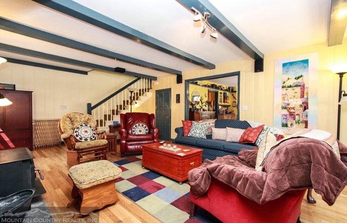 2726 View Dr, Running Springs, CA for sale - Interior Photo - Image 2 of 18