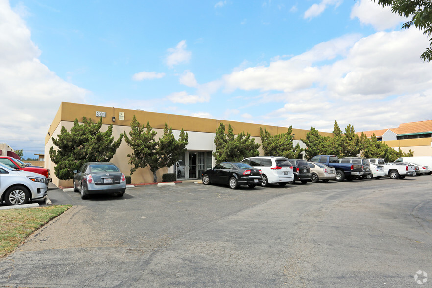 8601-8611 Roland St, Buena Park, CA for lease - Building Photo - Image 3 of 10