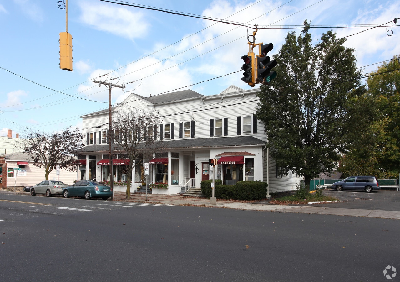 727 Main St, Oakville, CT 06779 Property Record