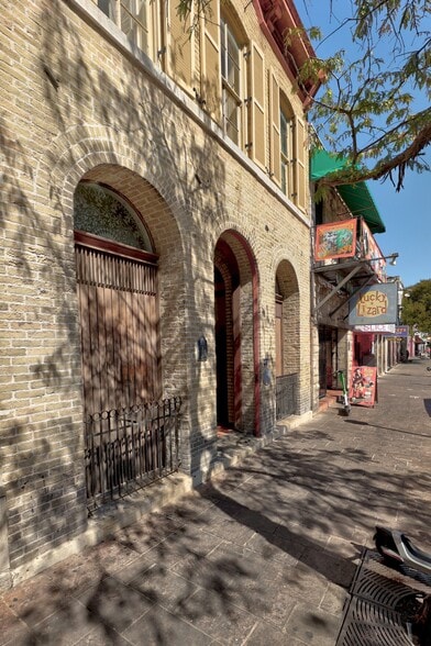 410 E 6th St, Austin, TX for lease - Building Photo - Image 2 of 40