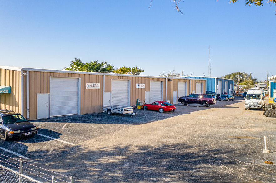 6015 Deacon Pl, Sarasota, FL for lease - Building Photo - Image 3 of 13