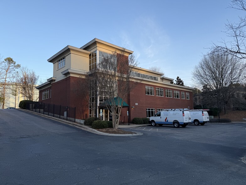 5838 Six Forks Rd, Raleigh, NC for lease - Building Photo - Image 2 of 7
