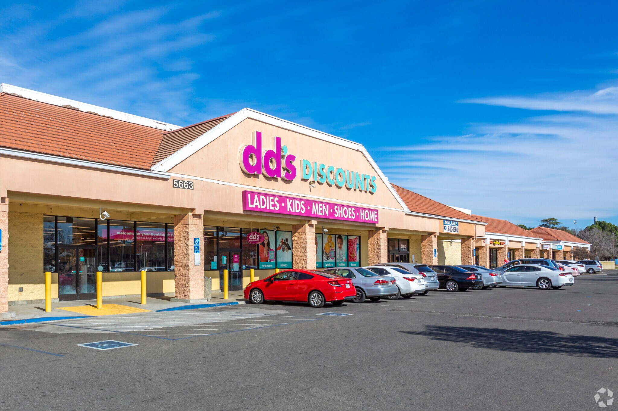 5653-5665 E Kings Canyon Rd, Fresno, CA for sale Primary Photo- Image 1 of 1