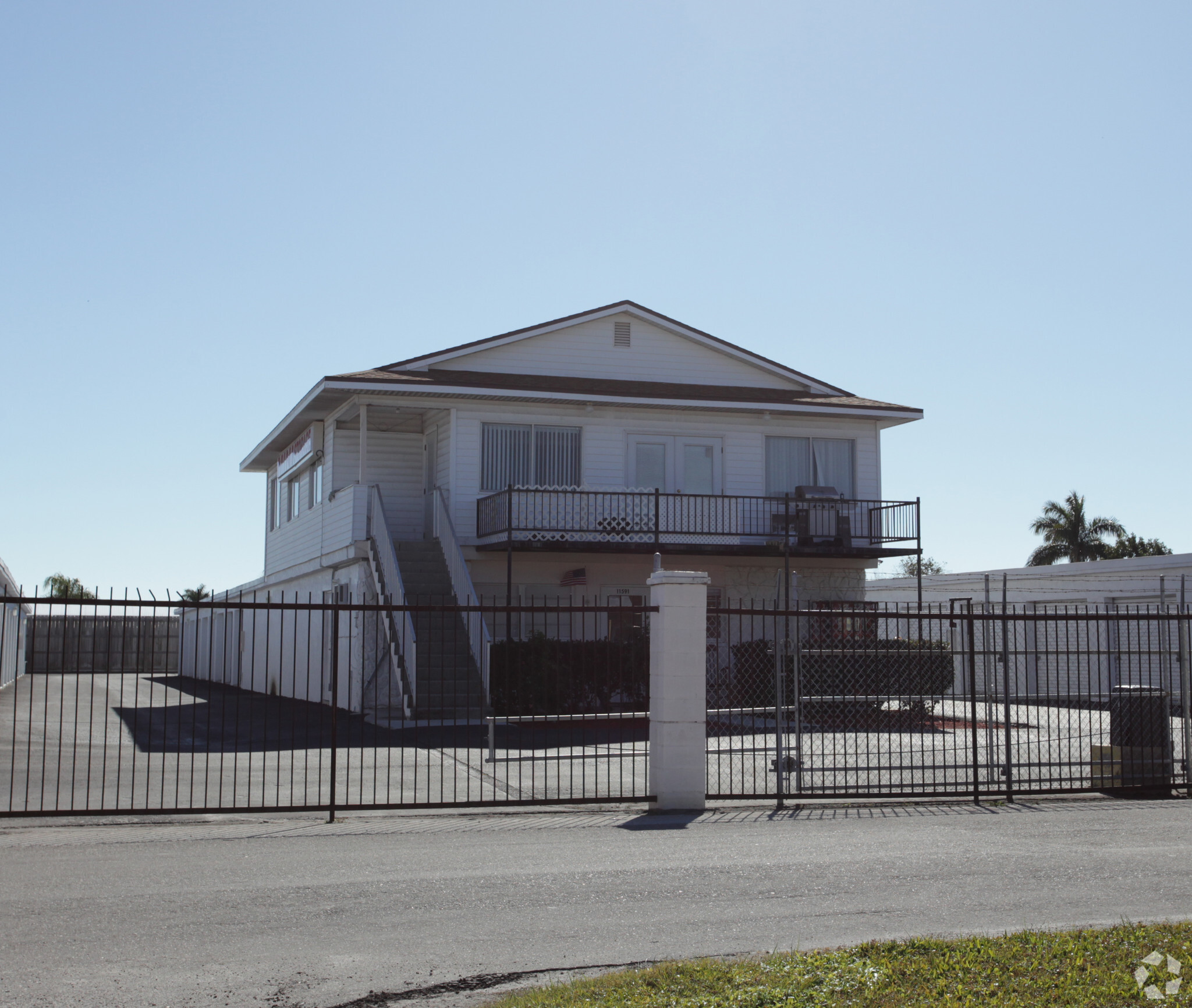 11591 Chitwood Dr, Fort Myers, FL for sale Primary Photo- Image 1 of 1