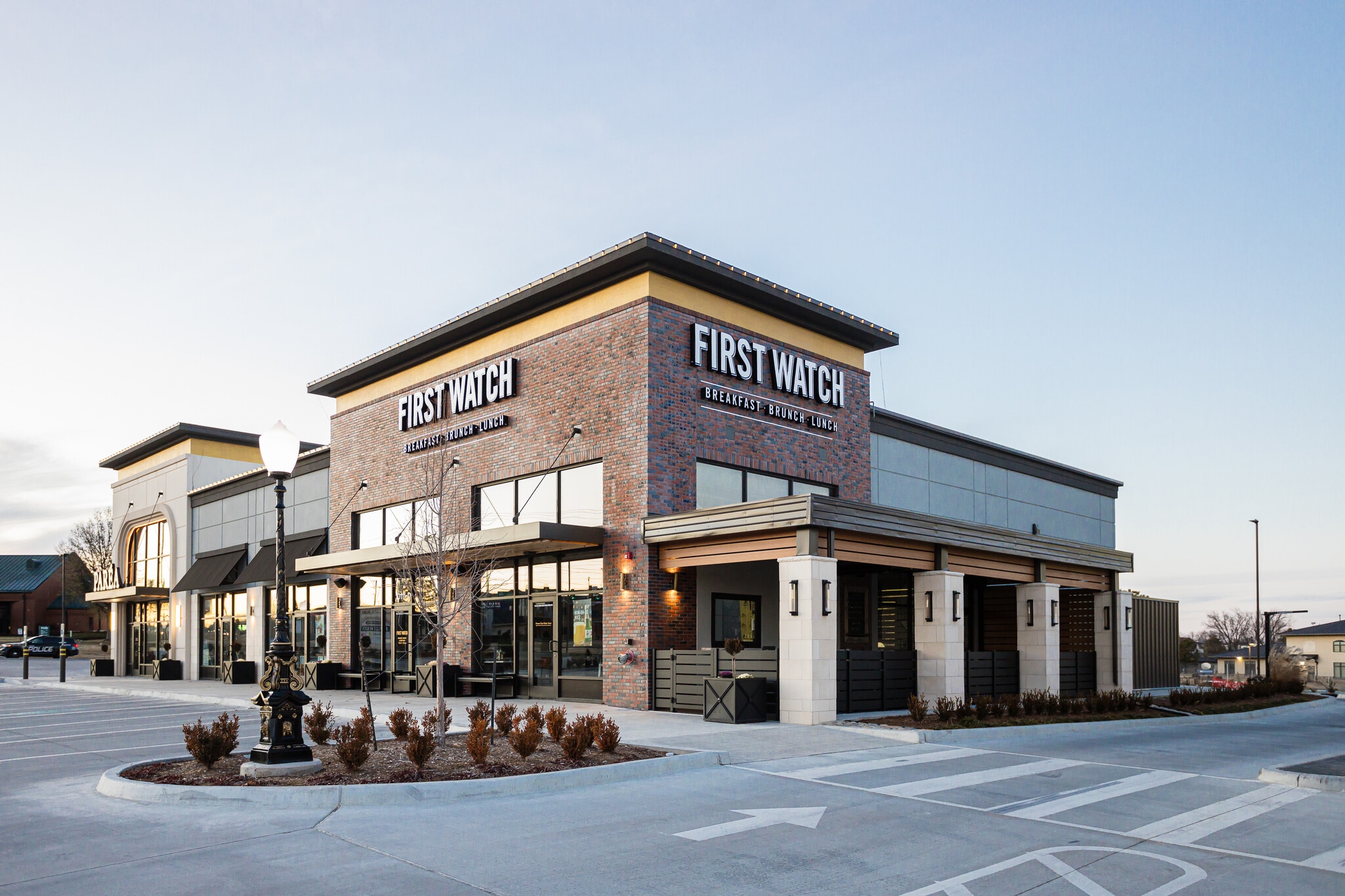 E 81st St, Tulsa, OK for lease Building Photo- Image 1 of 7