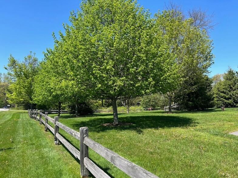 244 Amesbury Rd, Kensington, NH for sale - Building Photo - Image 3 of 25