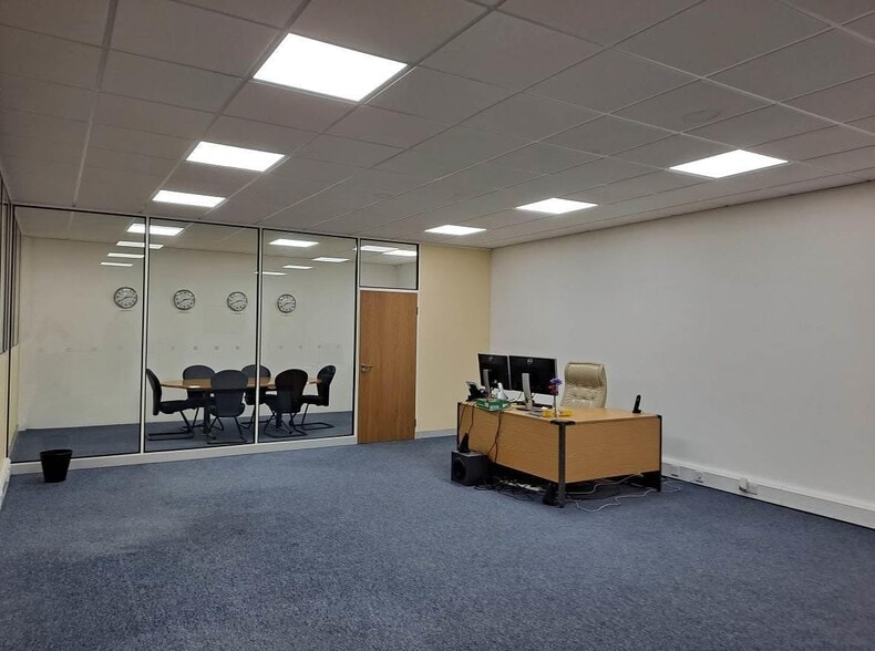 Moor Rd, Chesham for lease - Building Photo - Image 3 of 13