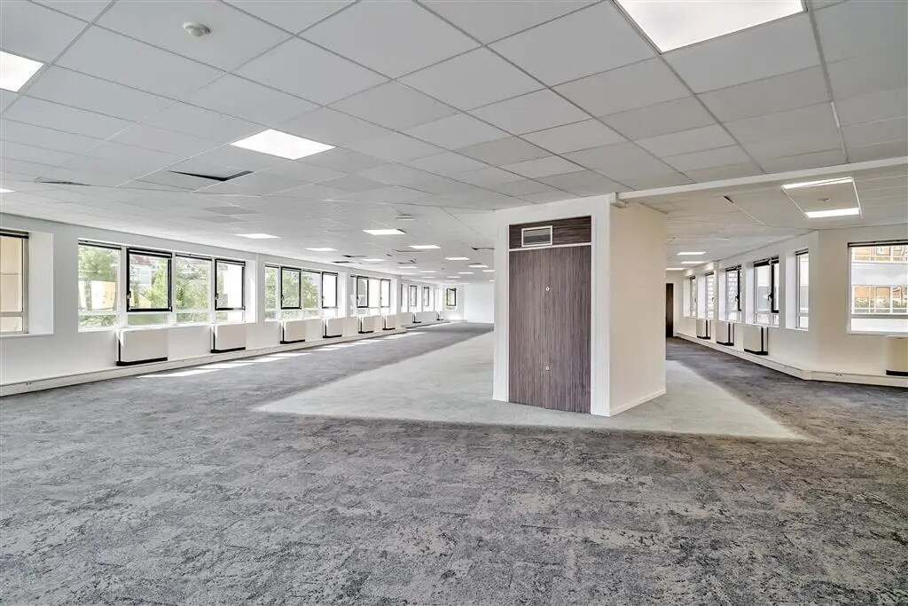 Office in Issy-les-Moulineaux for lease Building Photo- Image 1 of 10