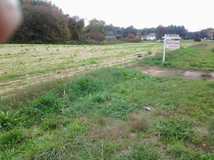 166 Shaker Rd, Enfield, CT for sale - Primary Photo - Image 1 of 1