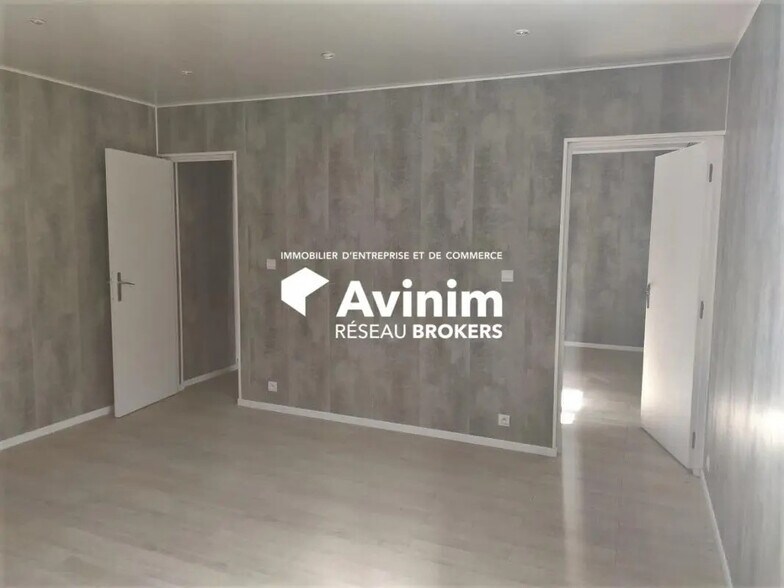 Flex in Cluses for lease - Interior Photo - Image 3 of 3