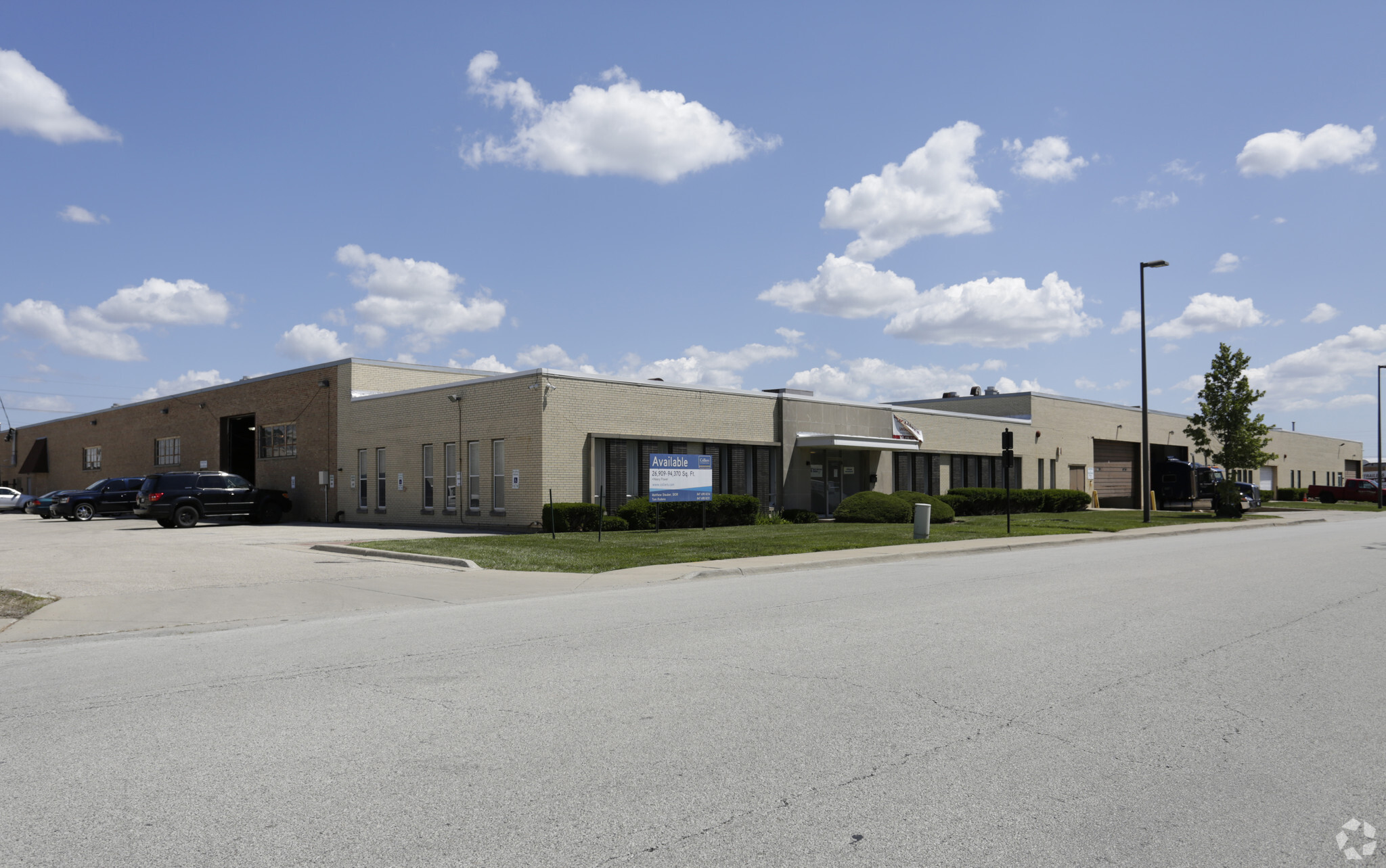 2400-2440 Greenleaf Ave, Elk Grove Village, IL for lease Primary Photo- Image 1 of 5