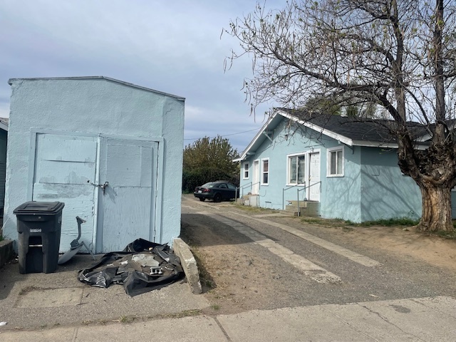 309 W D St, Yakima, WA for sale - Building Photo - Image 2 of 11