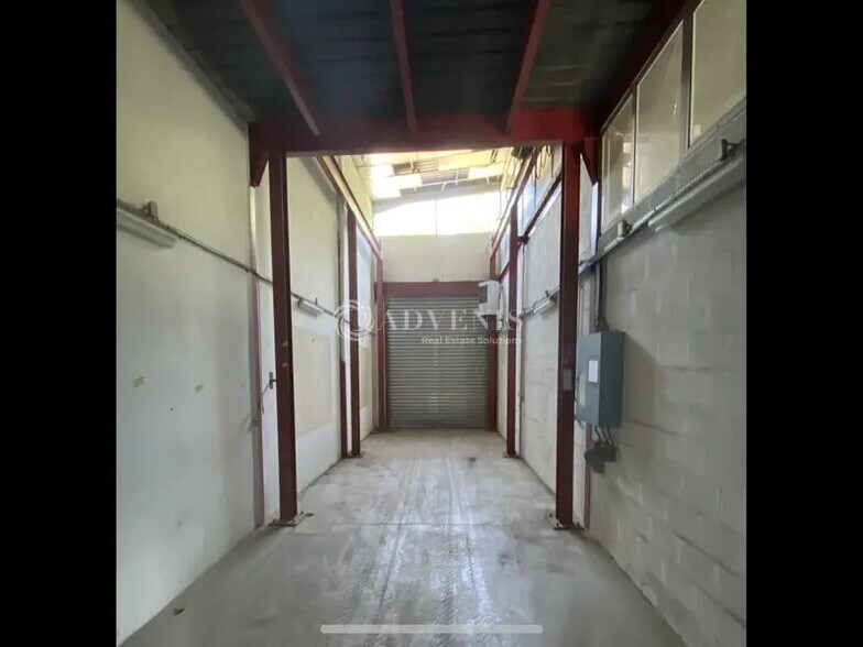 Industrial in Guyancourt for sale - Interior Photo - Image 3 of 3