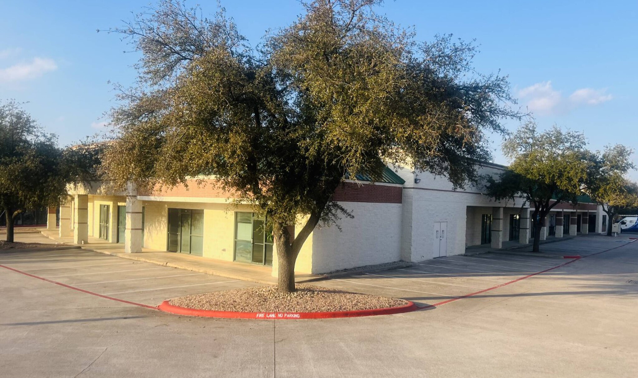 425 Round Rock West Dr, Round Rock, TX for lease Building Photo- Image 1 of 2