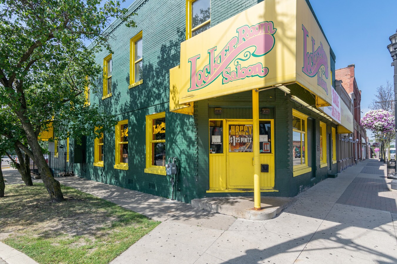 7790 Auburn Rd, Utica, MI 48317