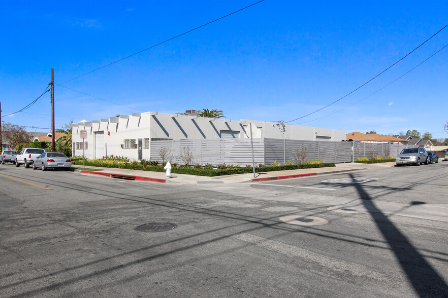 915 E Washington Ave, Santa Ana, CA for lease - Primary Photo - Image 1 of 10