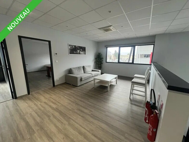 Office in Valence for lease - Building Photo - Image 3 of 5