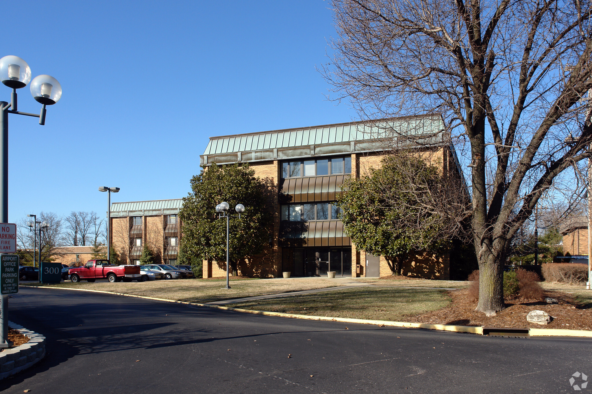 300 High Rise Dr, Louisville, KY for sale Primary Photo- Image 1 of 1