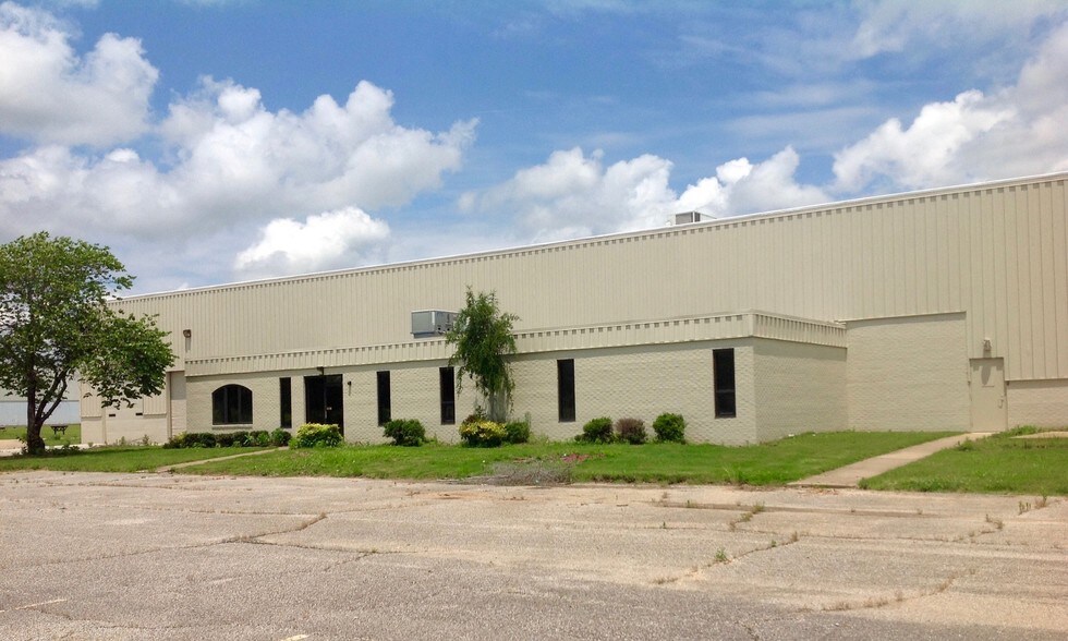 961 Lower Brownsville Rd, Jackson, TN 38301