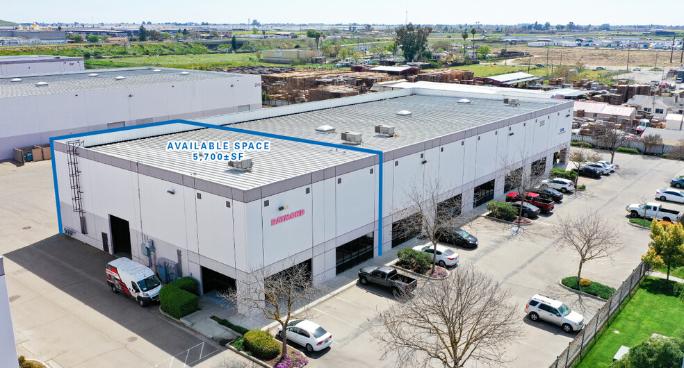 2935 S Elm Ave, Fresno, CA for lease - Building Photo - Image 1 of 5