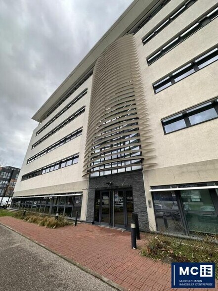 Office in Schiltigheim for lease - Building Photo - Image 1 of 9