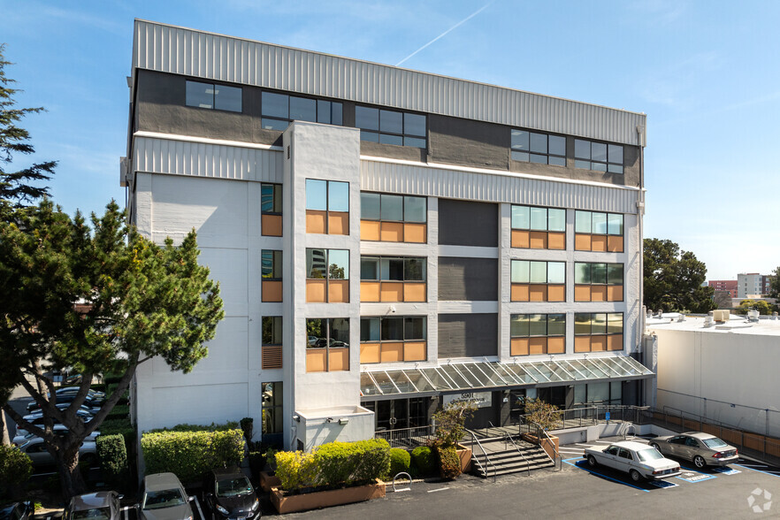 5901 Christie Ave, Emeryville, CA for lease - Building Photo - Image 1 of 15