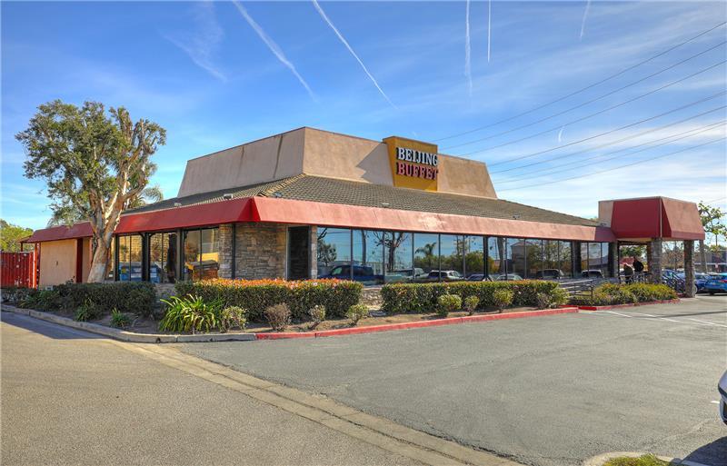 25,500 SF Shopping Center For sale portfolio of 2 properties for sale on LoopNet.com - Building Photo - Image 2 of 11