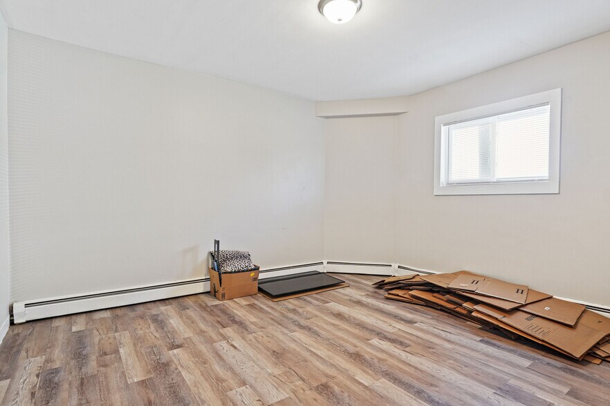 16 Lincoln Ave, Riverside, RI 02915 Multifamily for Sale